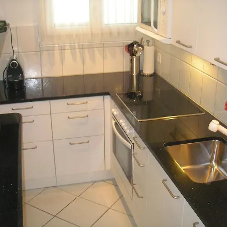 60 M2 Mit Hallenbad Und Sauna דאבוס