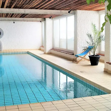 60 M2 Mit Hallenbad Und Sauna דירה